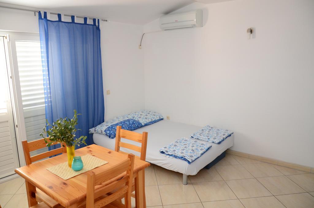 Apartments Bozic Novi Vinodolski Habitación foto